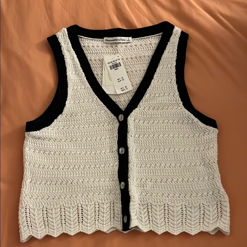 Abercrombie & Fitch Women's Black and White Knit Top